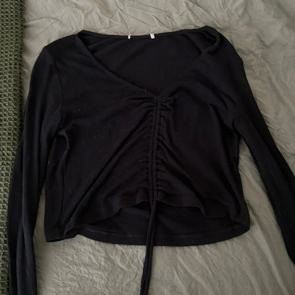 forever 21 black long sleeve shirt - cinch option in the front